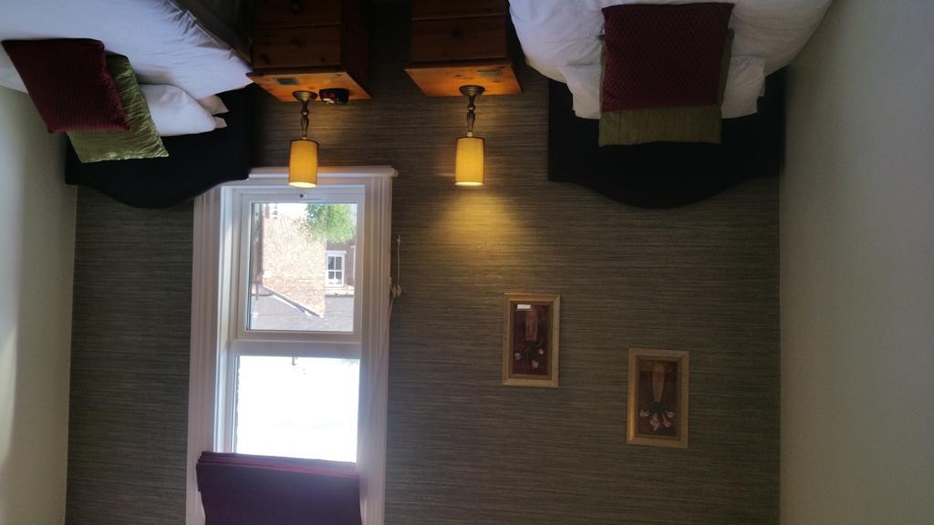 Warrens Guest House York Room photo