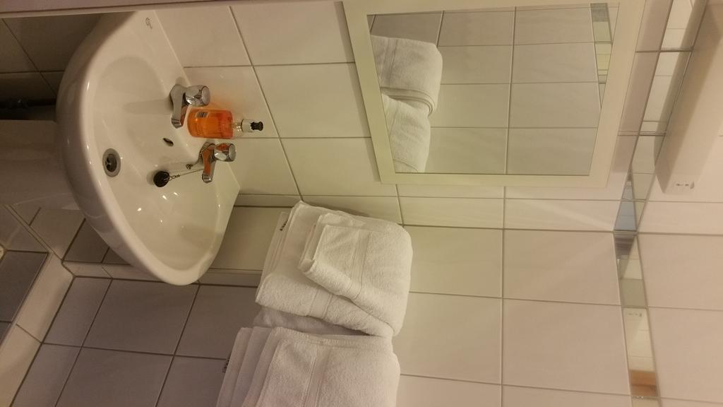 Warrens Guest House York Room photo